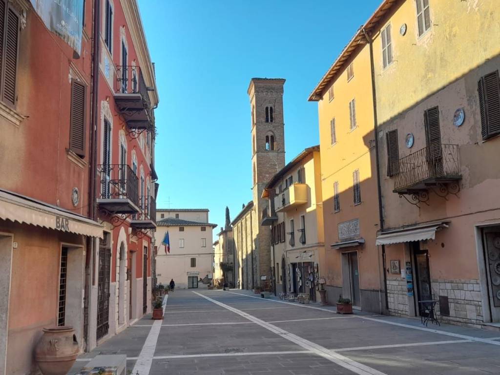 Casa indipendente a Deruta in Piazza dei Consoli - Foto 2