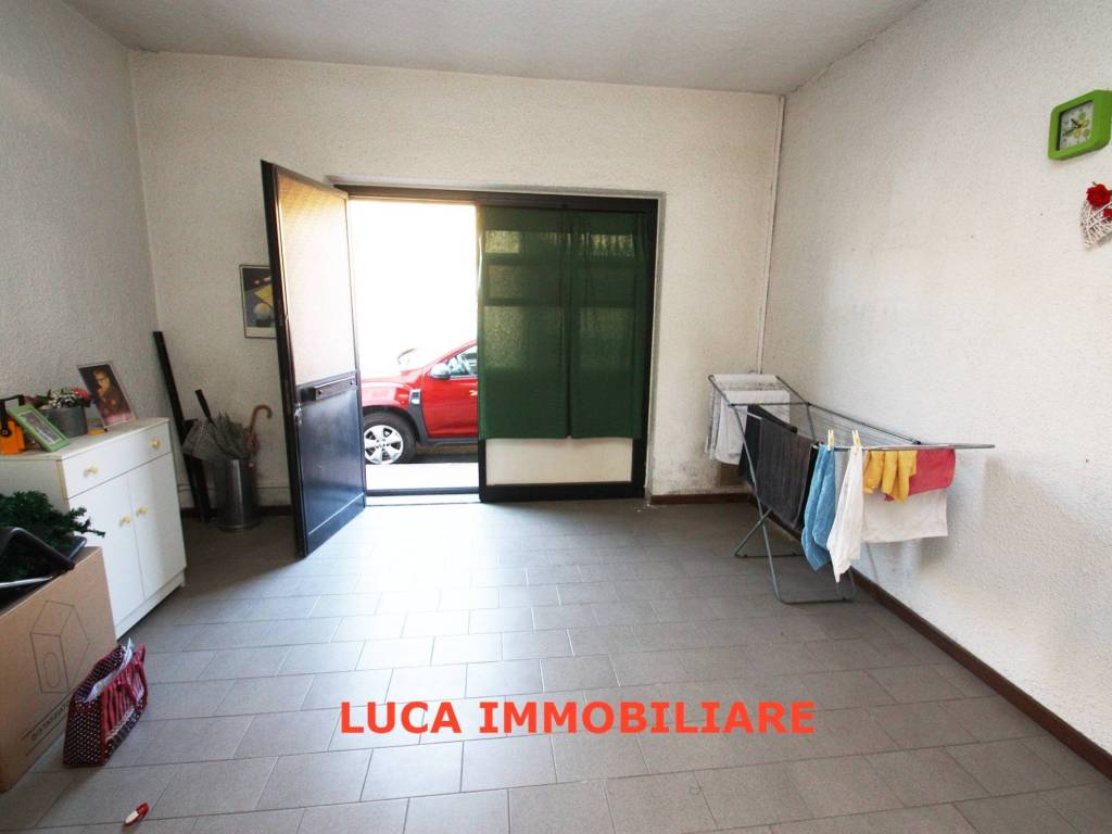 Appartamento a Pescia in Via di Montecarlo, 99 - Foto 2