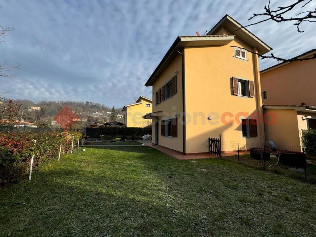 Villa a Coreglia antelminelli in Viale Francesco Castracani Ghivizzano, 10 - Foto 2