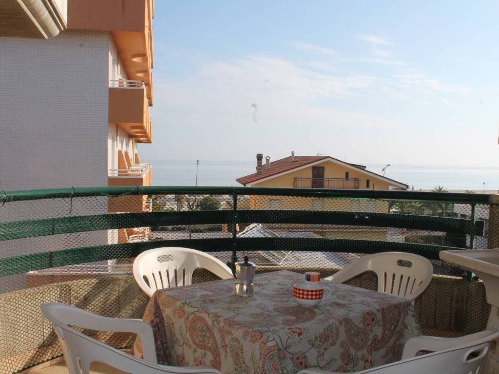 Appartamento a Alba adriatica in Via Metauro, 1 - Foto 2