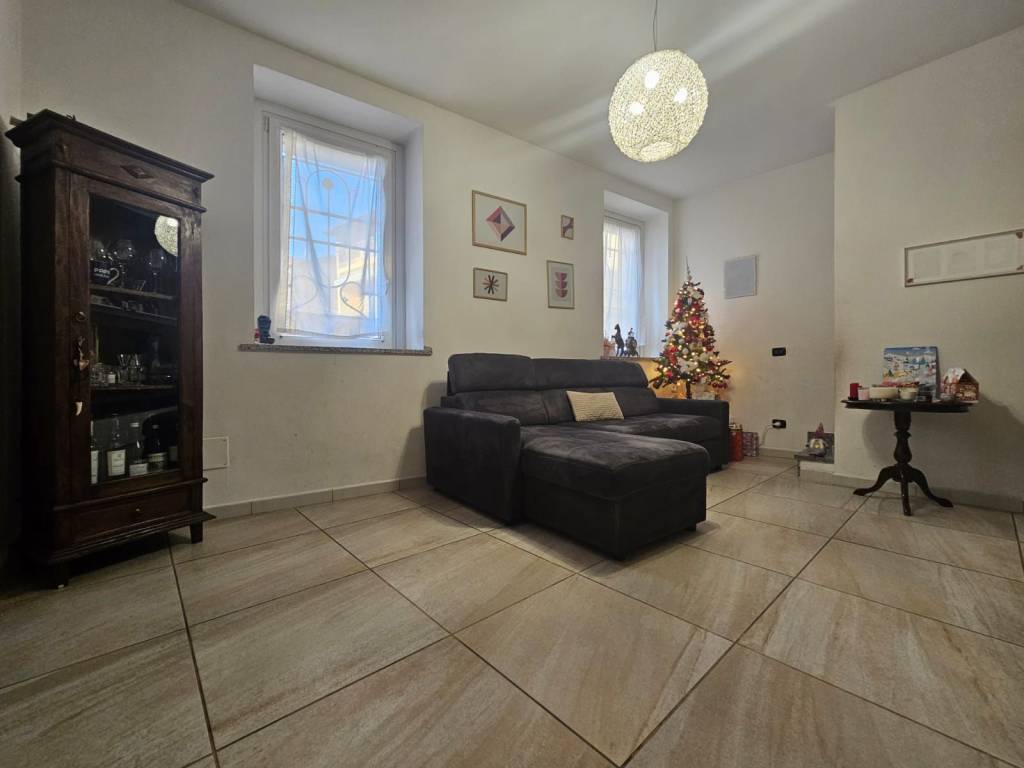 Casa indipendente a Cameri in Via Giosuè Carducci - Foto 2