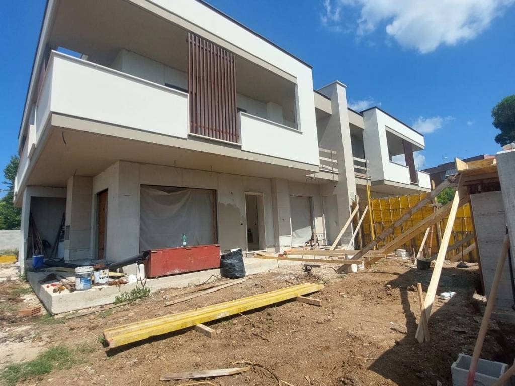 Villa a Aprilia in Via Nuoro - Foto 3
