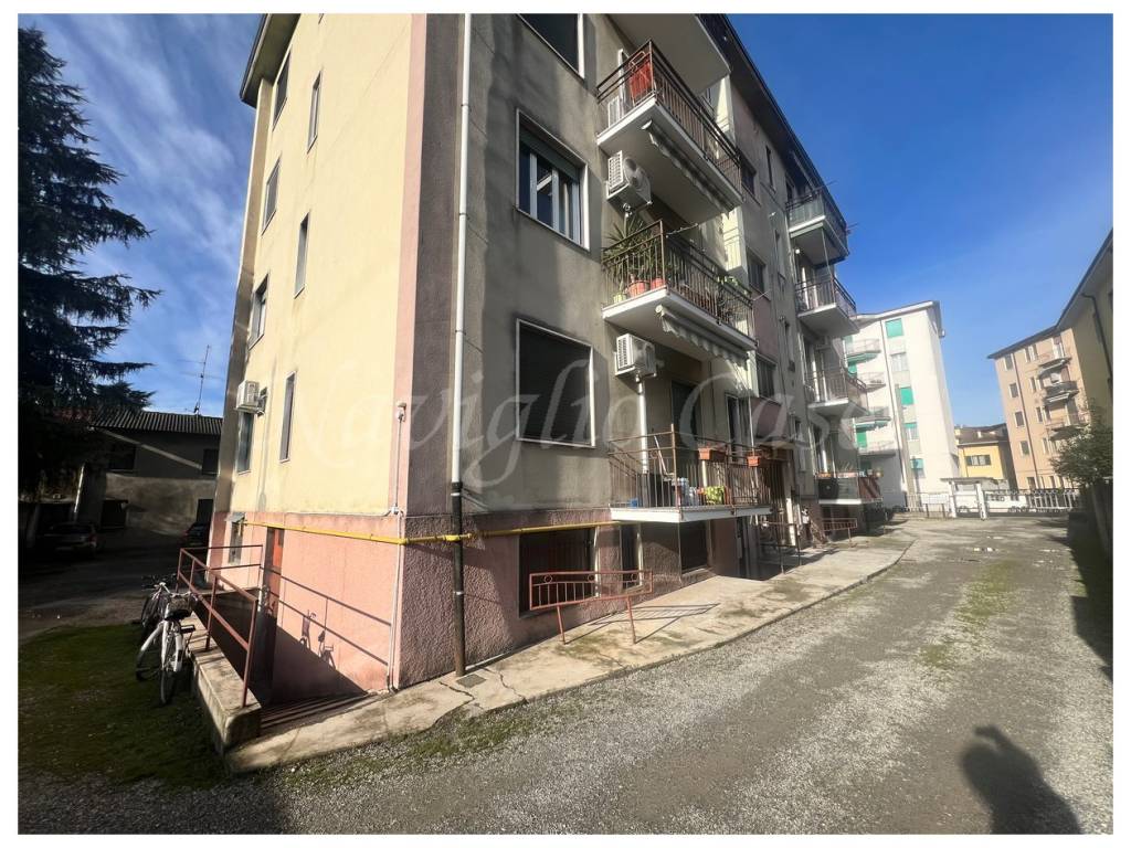 Appartamento a Pessano con bornago in Via Montello, 8 - Foto 1