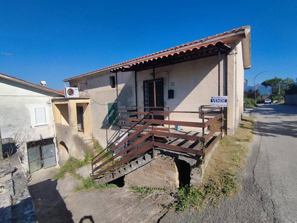 Villetta a schiera a Cervaro in Via Sprumaro - Foto 1