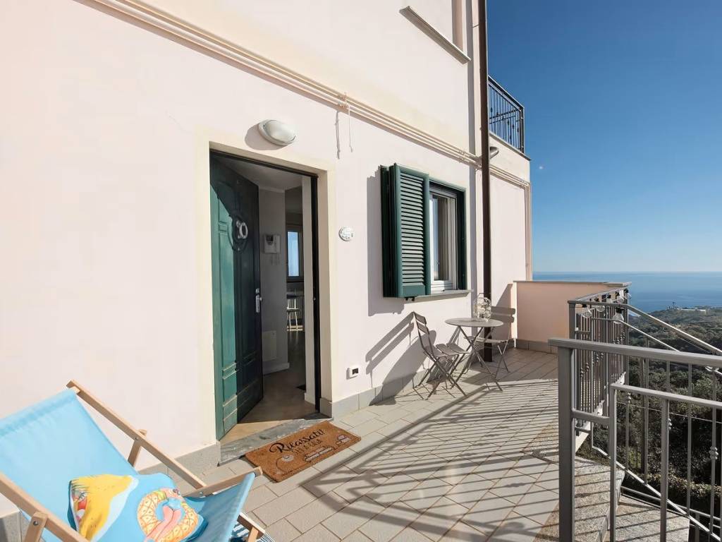 Appartamento a Varazze in Via Tessarole, 30 - Foto 2