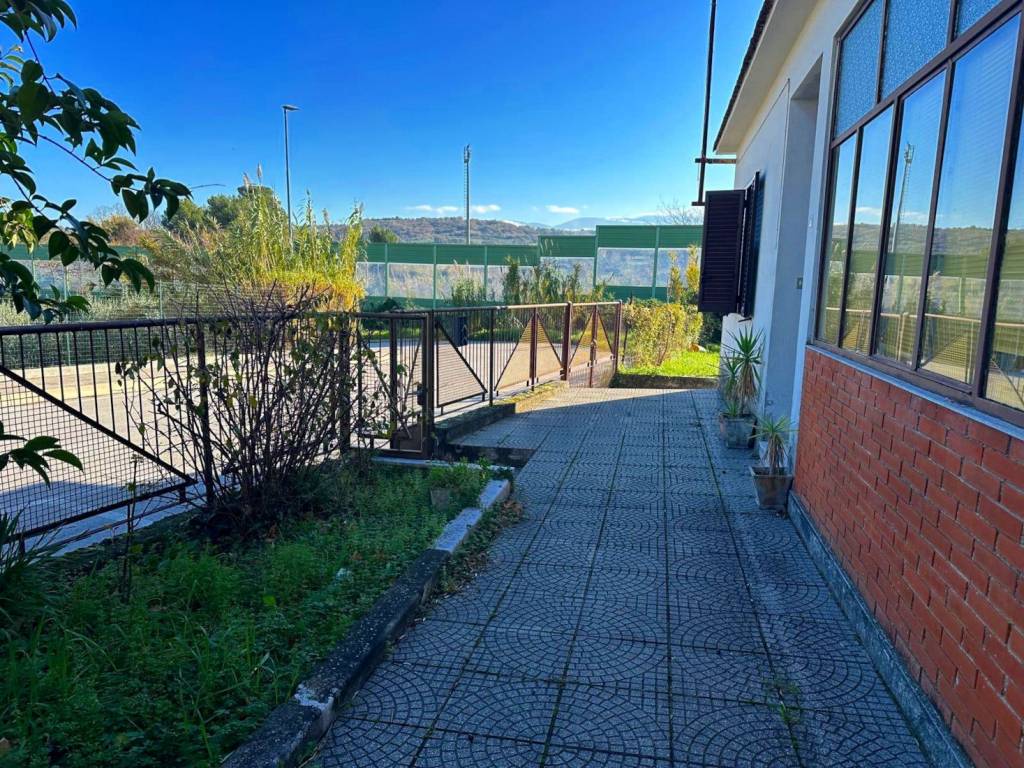 Villa a Torre de' passeri in Via Dante Alighieri - Foto 3