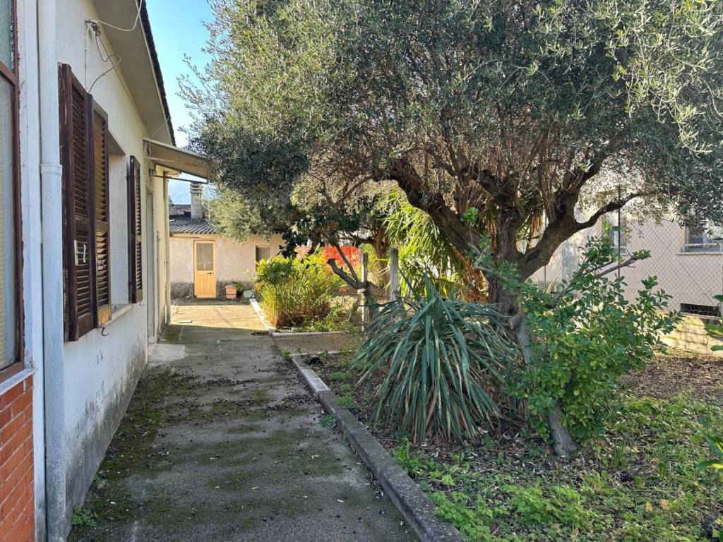 Villa a Torre de' passeri in Via Dante Alighieri - Foto 4