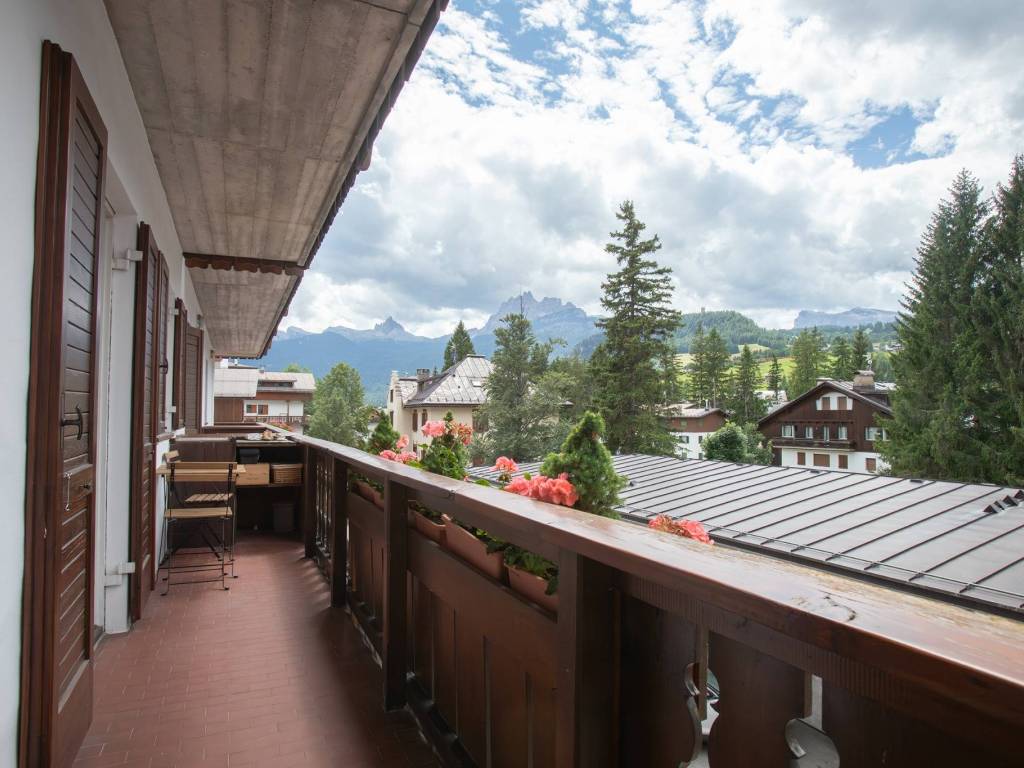 Appartamento a Cortina d'ampezzo in Via del Castello - Foto 2