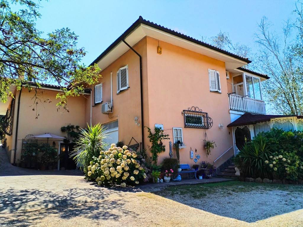 Villa a Aprilia in Via dell'Acqua Solfa - Foto 2