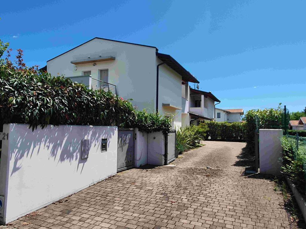 Villa a Azzano decimo in Viale Rimembranze - Foto 2