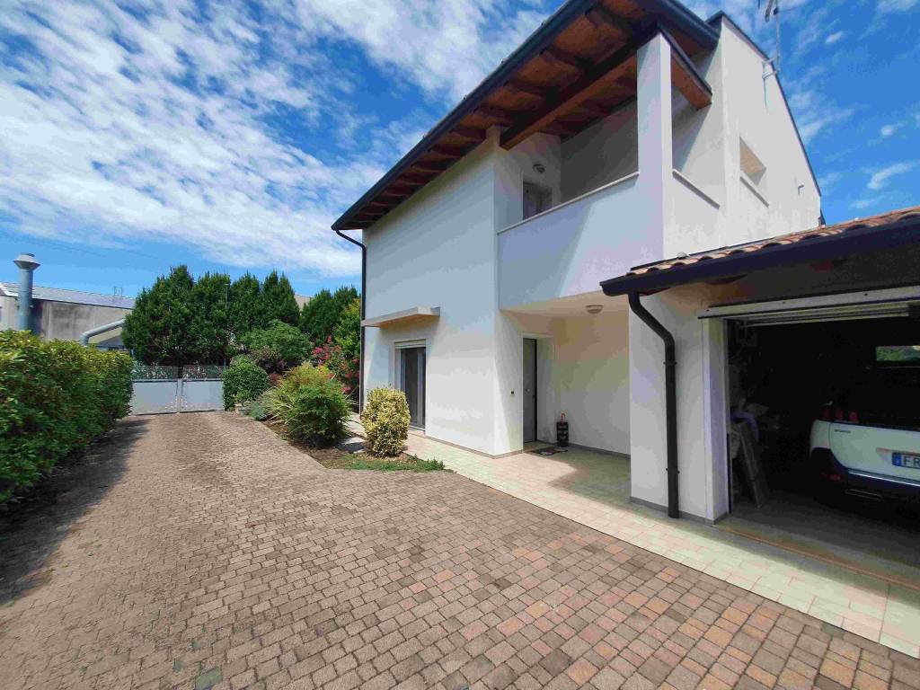 Villa a Azzano decimo in Viale Rimembranze - Foto 3