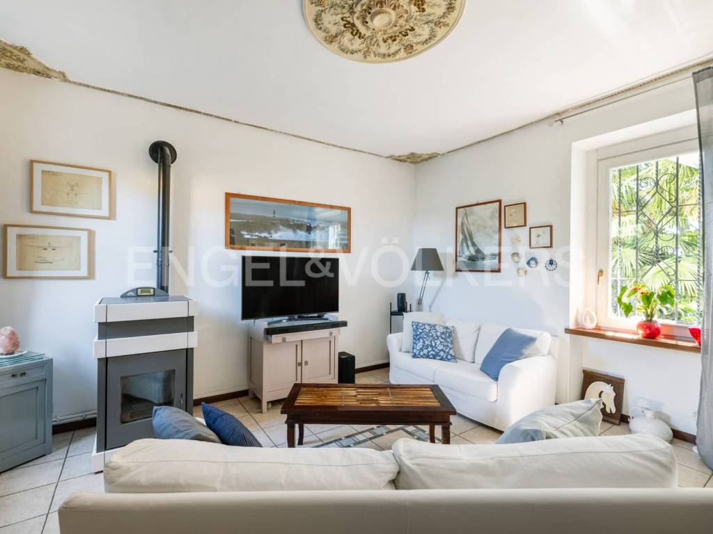 Villa a Sesto calende in Via della Ferriera, 18 - Foto 2