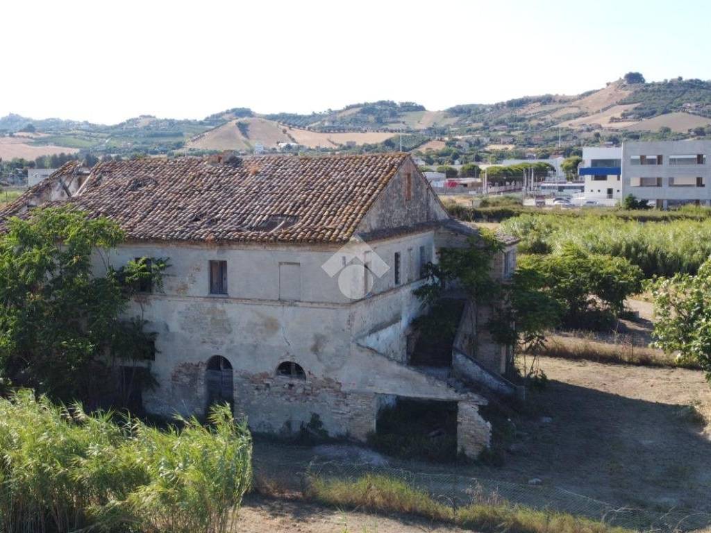 Rustico / casale a San benedetto del tronto in Via Valle Piana, 27 - Foto 3
