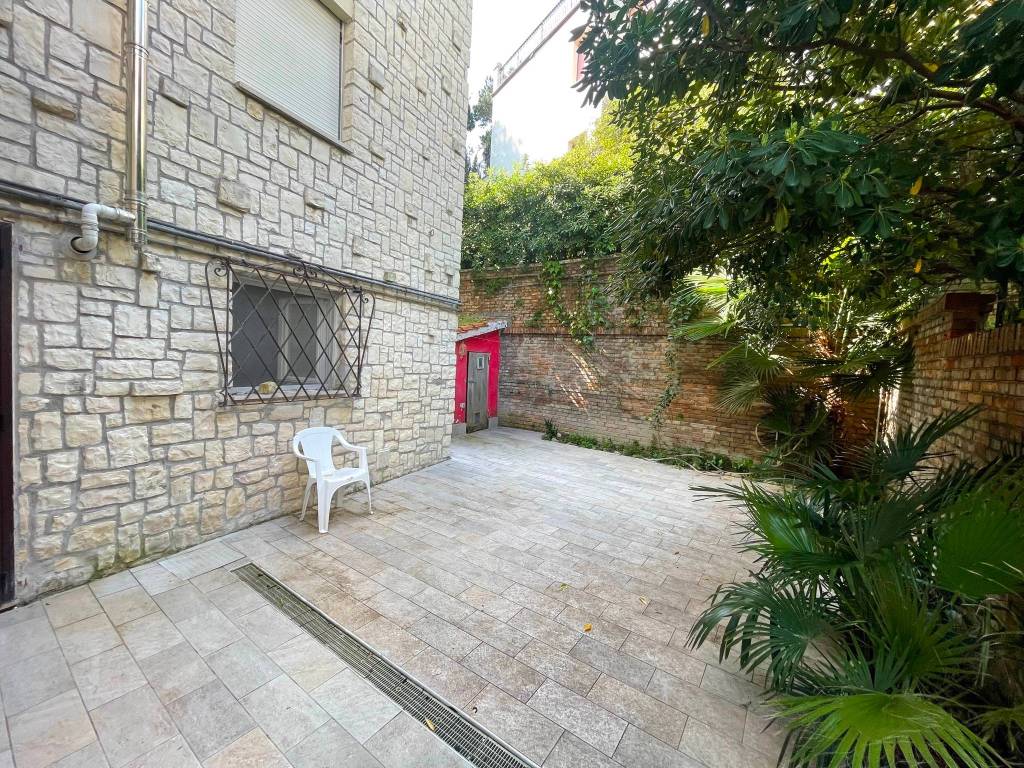 Appartamento a Ancona in Via Paolo Thaon de Revel - Foto 2