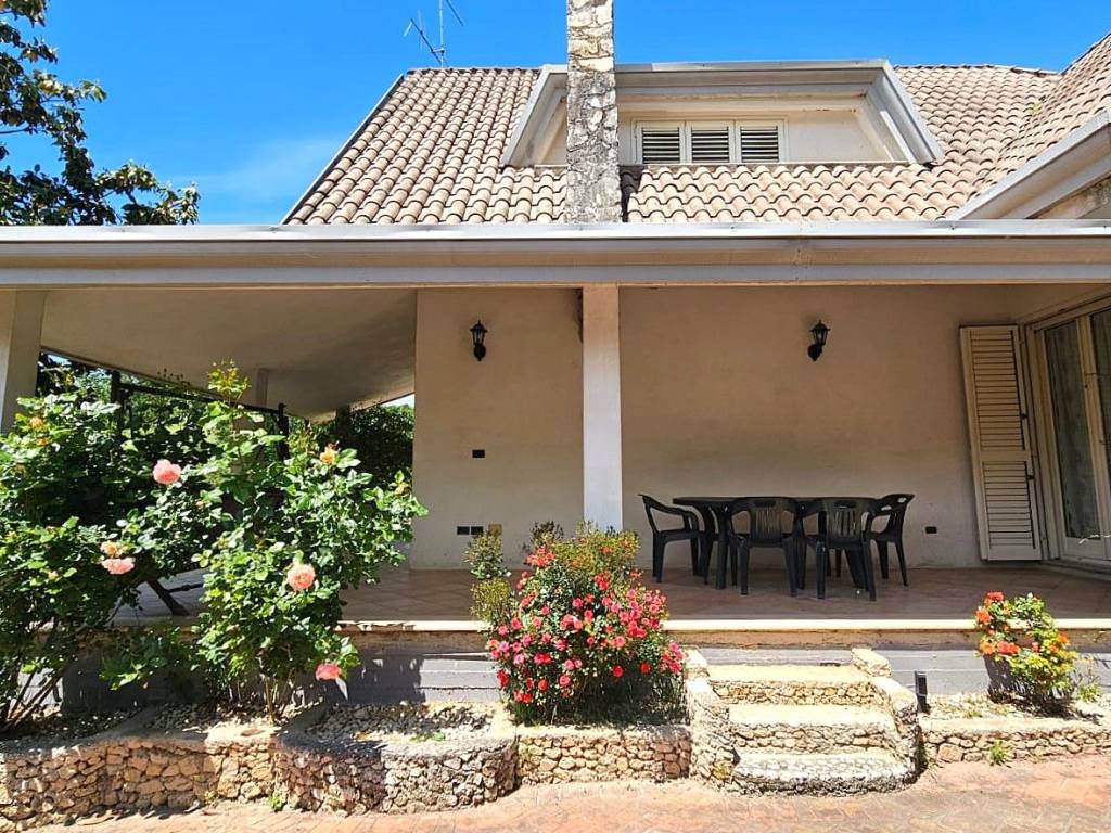 Villa a Frosinone in Via Vetiche, 129 - Foto 2