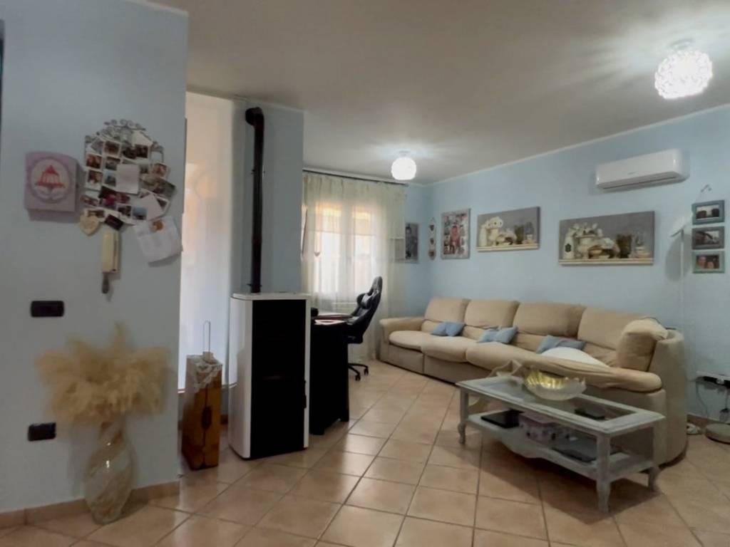 Villetta a schiera a Casapesenna in I TRAVERSA VIA CROCE, 19 - Foto 3