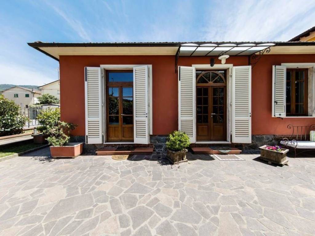 Villa a Pescia in via panoramica - Foto 3