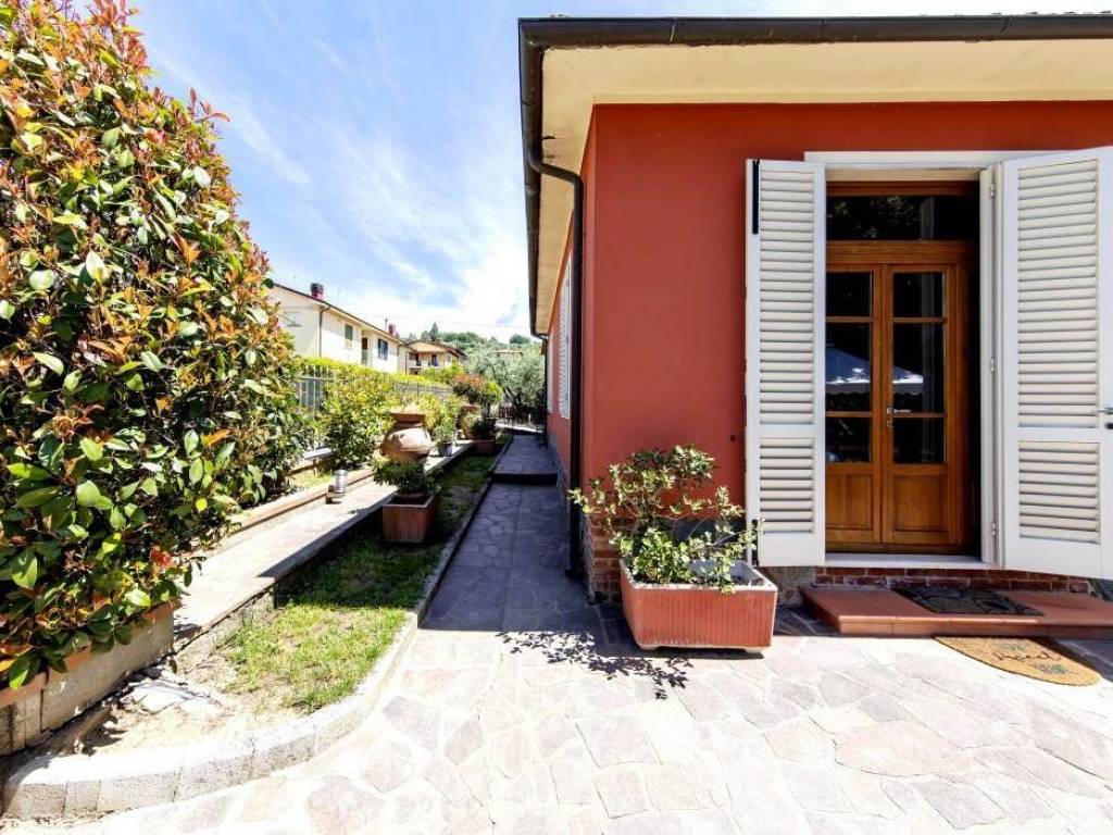 Villa a Pescia in via panoramica - Foto 4