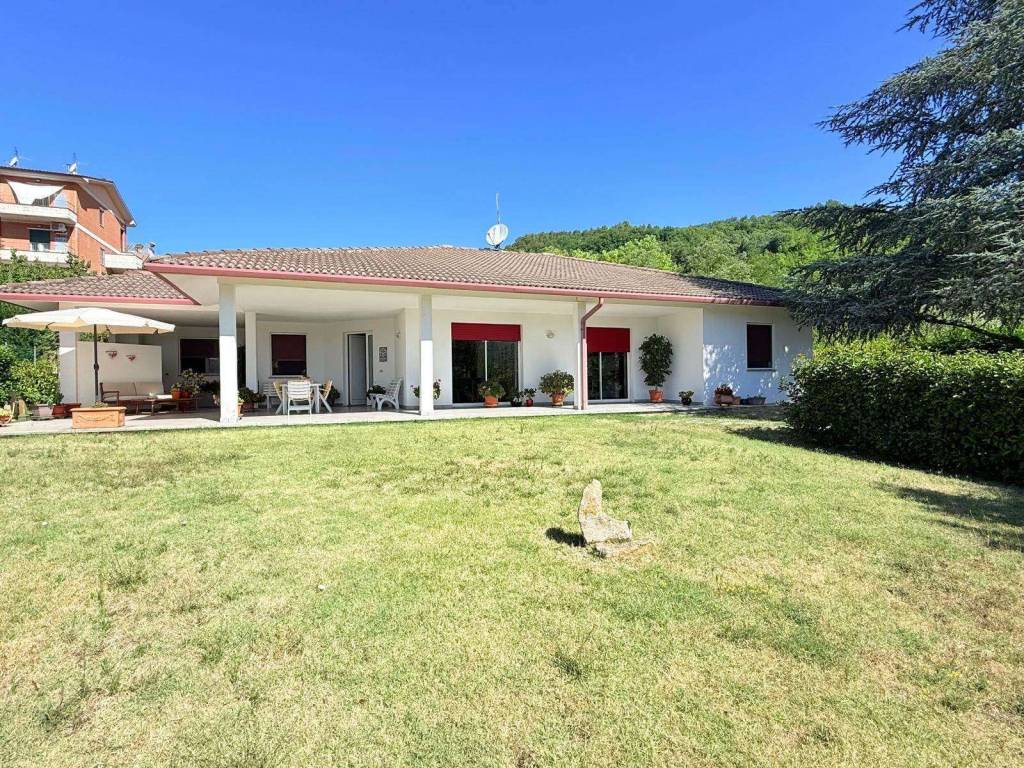Villa a Acqualagna in Via Giovanni Giolitti - Foto 2