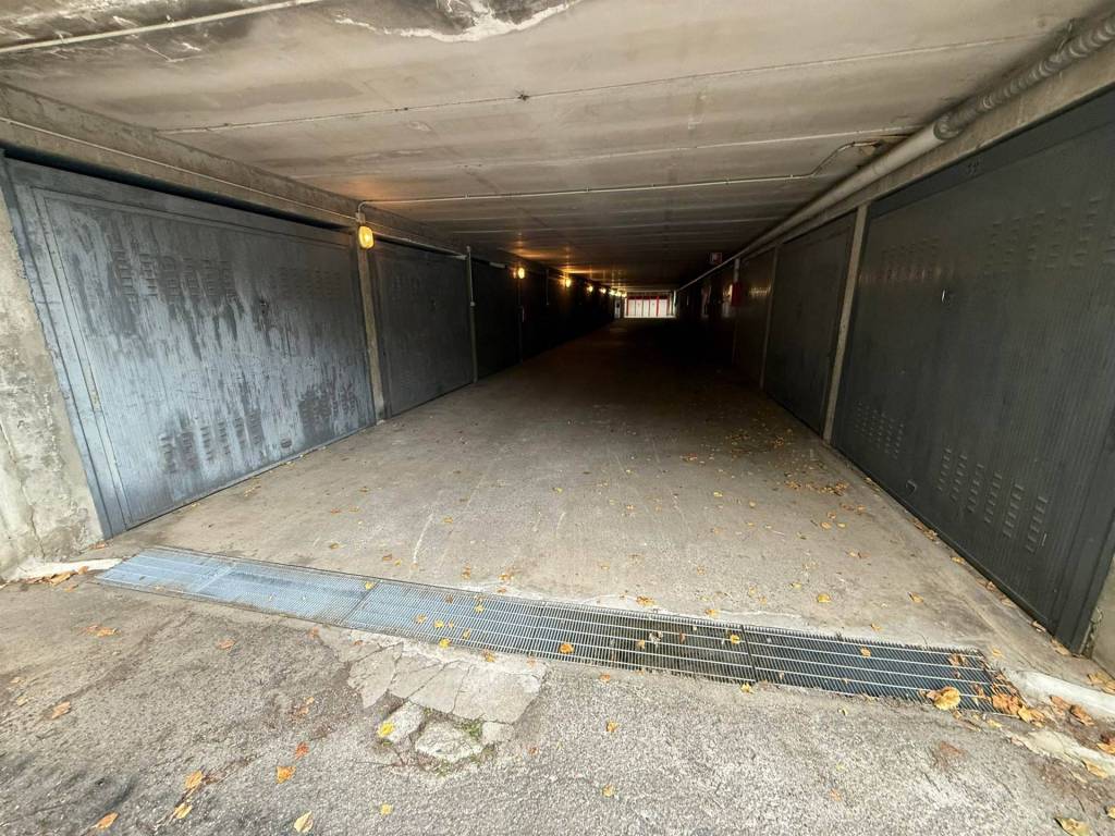 Box / garage a Sondrio in Via Andrea Maffei, 38 - Foto 2