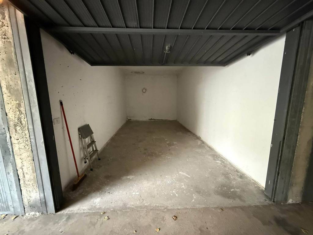 Box / garage a Sondrio in Via Andrea Maffei, 38 - Foto 3