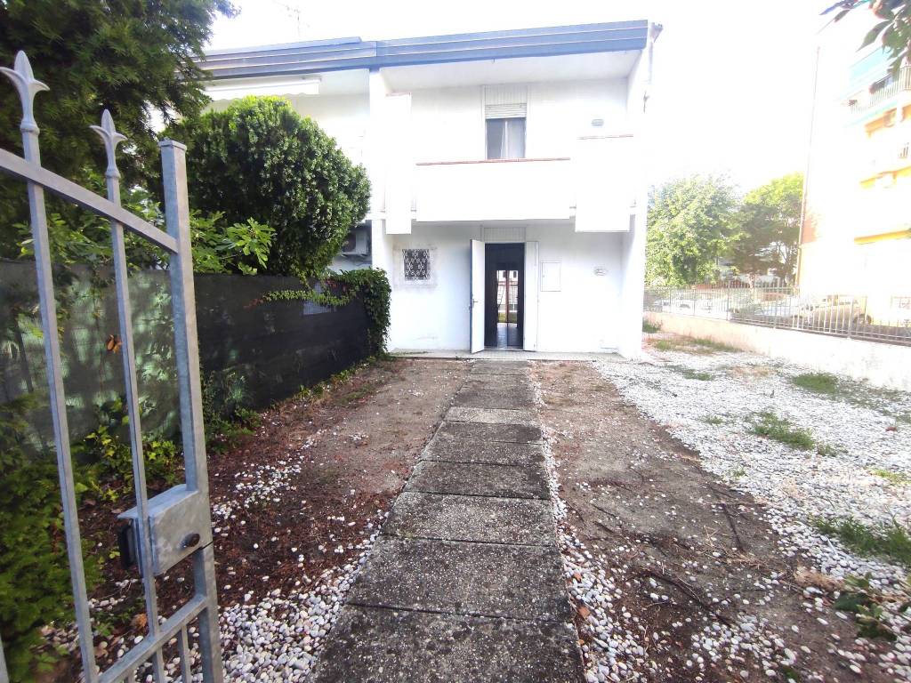 Villetta a schiera a Comacchio in Viale Alpi Centrali, 82 - Foto 3