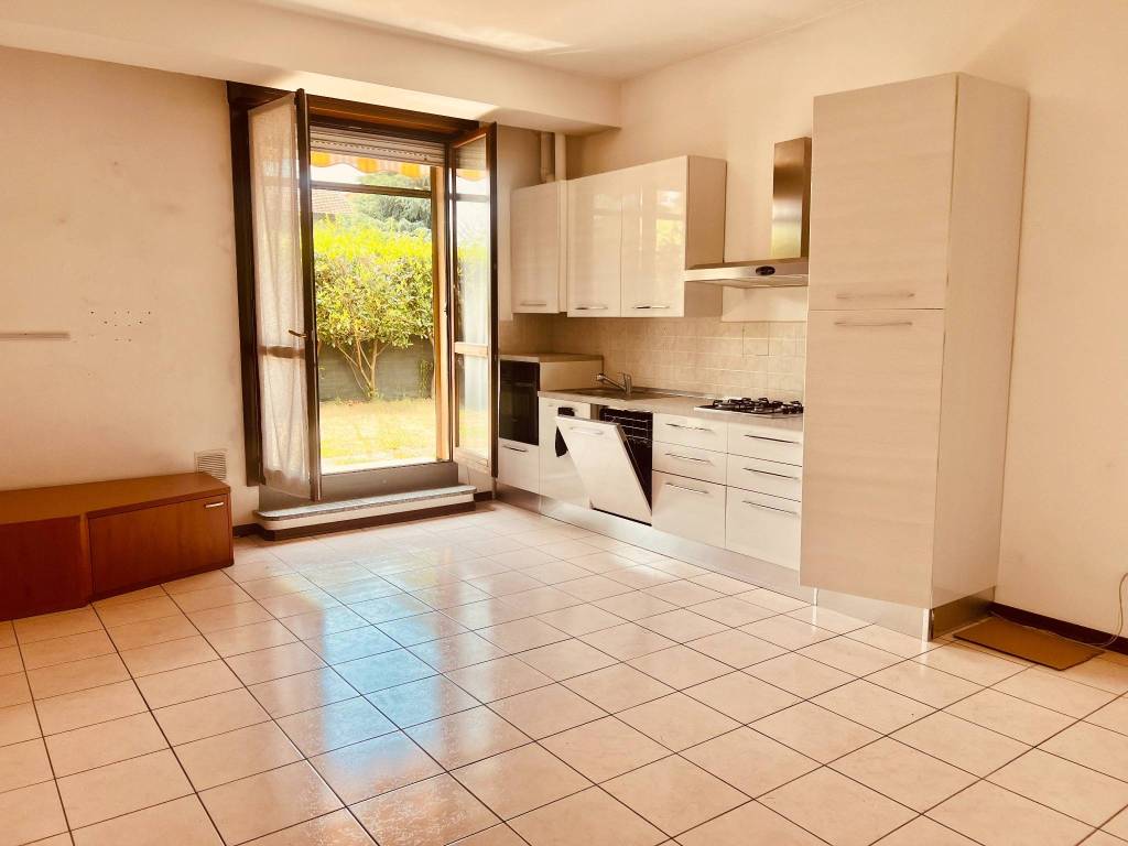 Appartamento a Busto arsizio in Via Avvocato Camillo Tosi - Foto 2