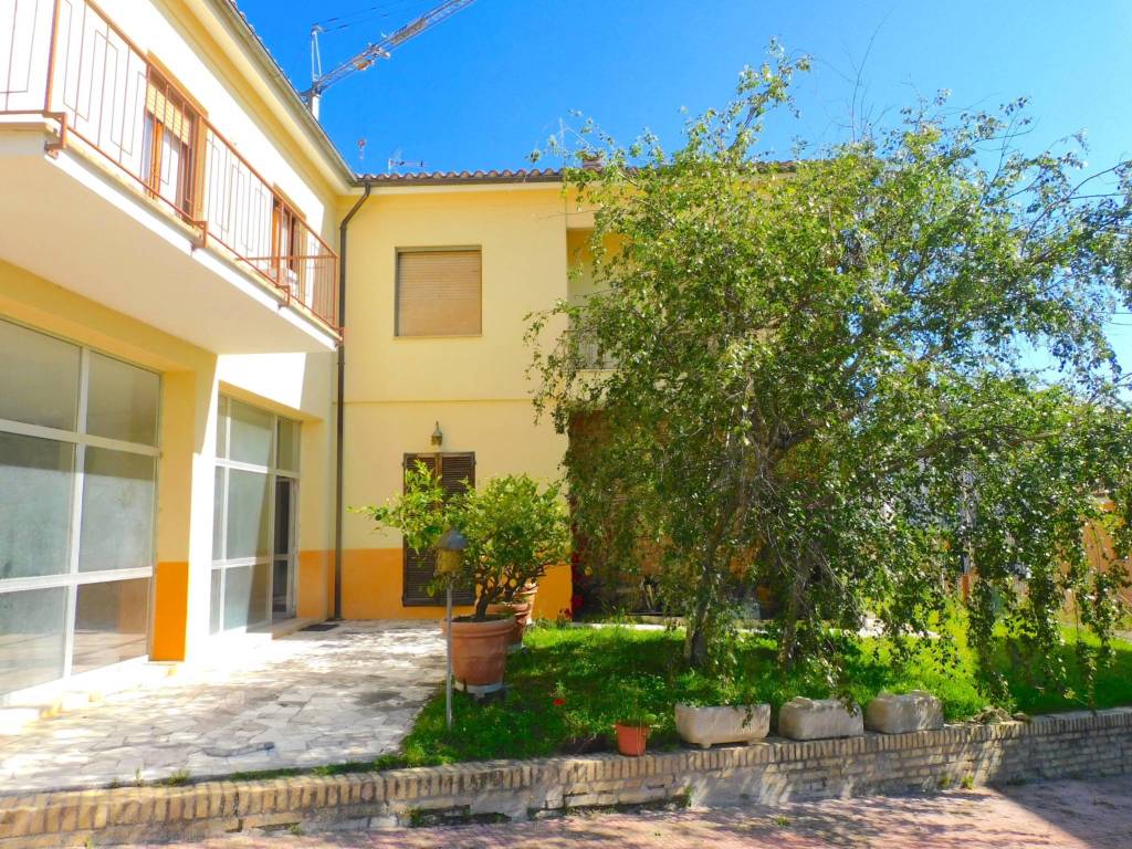 Villa a Sarnano in Via John Fitzgerald Kennedy, 7 - Foto 2