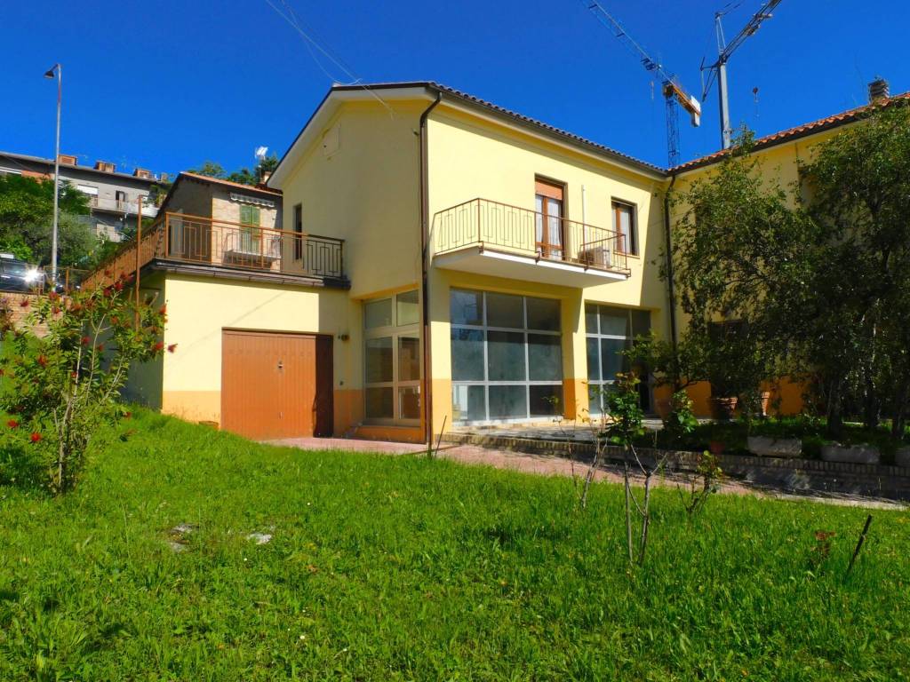 Villa a Sarnano in Via John Fitzgerald Kennedy, 7 - Foto 3
