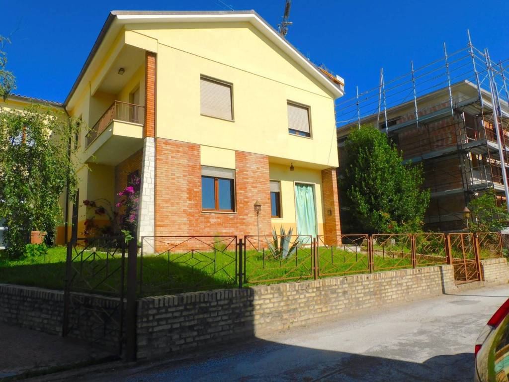 Villa a Sarnano in Via John Fitzgerald Kennedy, 7 - Foto 4
