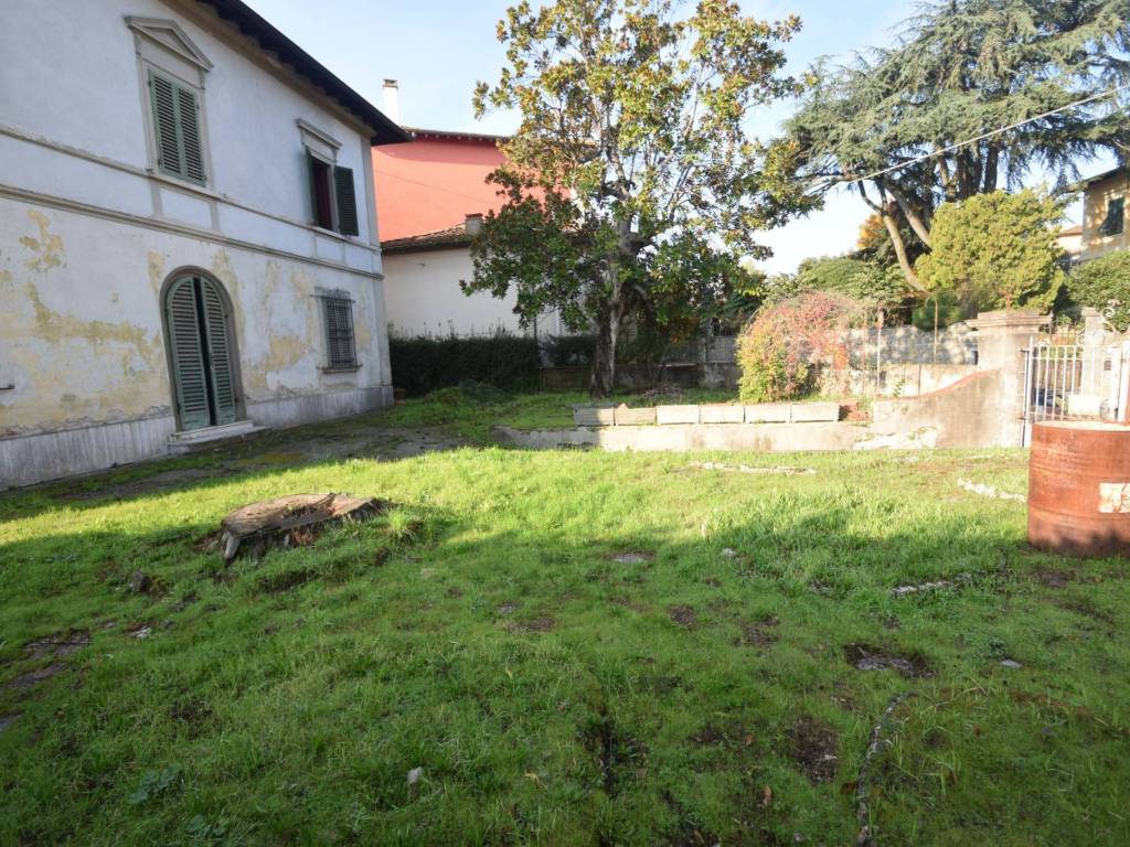 Villa a Buggiano in Via Martiri del 16 Marzo 1978 - Foto 3