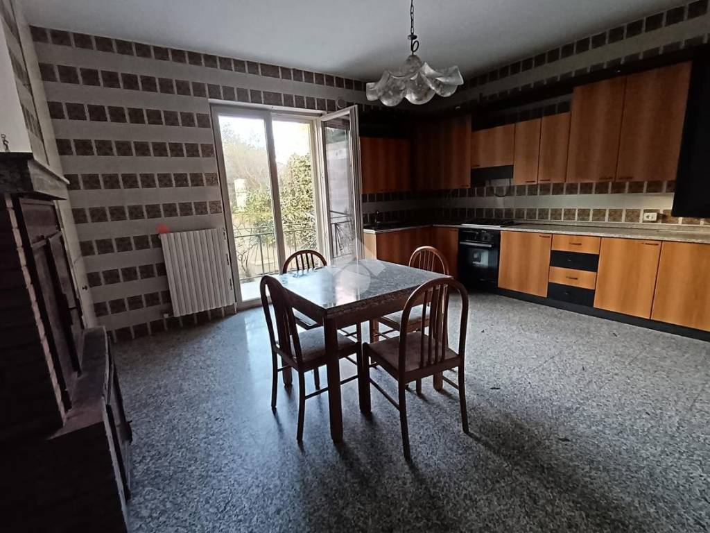 Casa indipendente a Cassano delle murge in Via pio XII, 38 - Foto 2