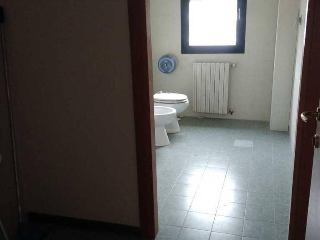 Immobile a Novi di modena in PIAZZALE RAMAZZINI 37/b - Foto 2