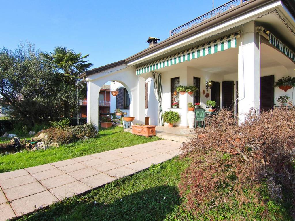Villa a Ceriano laghetto in Via Silvio Pellico - Foto 2