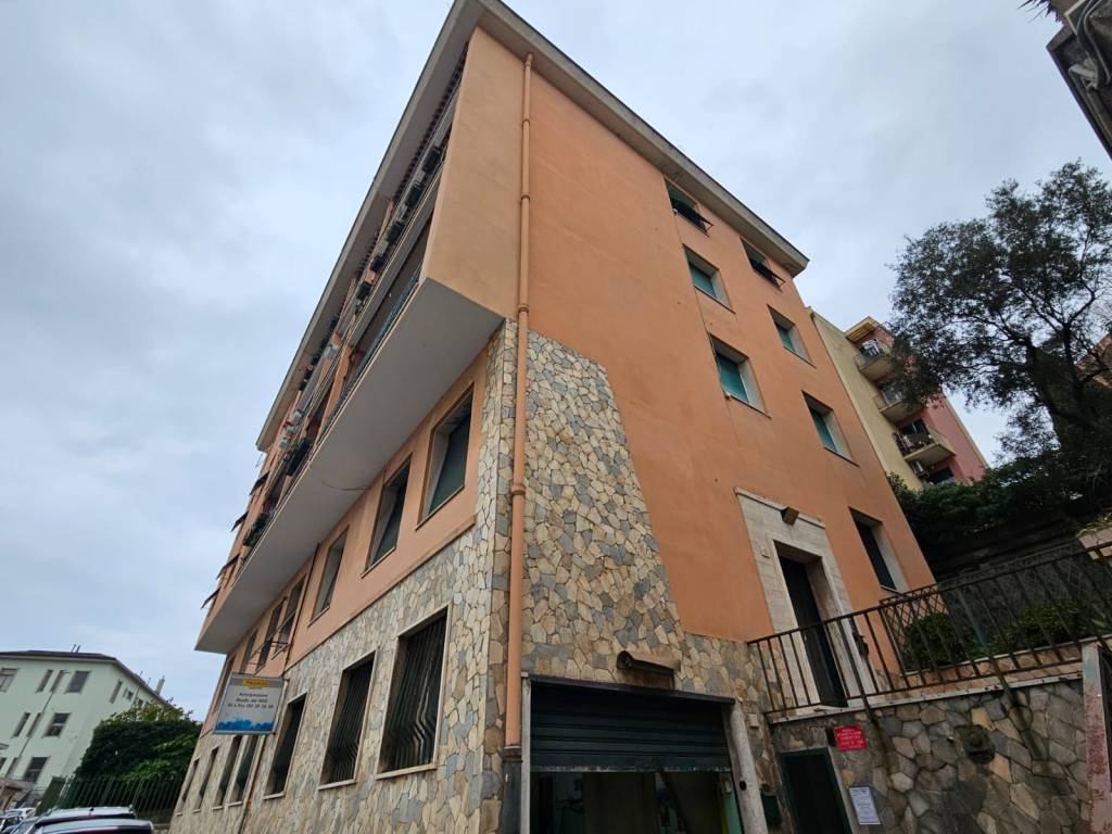 Appartamento a Genova in Via Vittorino Era - Foto 2