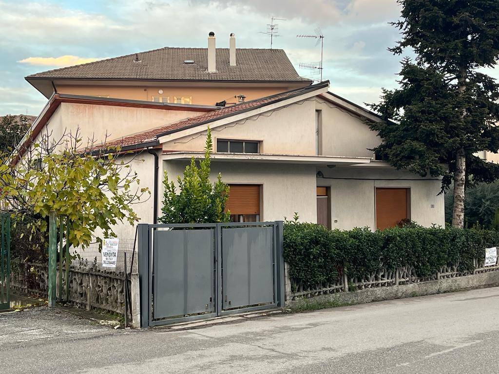 Villa a Sant'egidio alla vibrata in Via Enrico Fermi, 12 - Foto 5