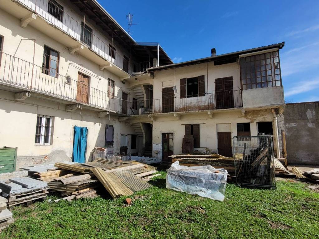 Casa indipendente a Galliate in Via Archimede, 5 - Foto 1