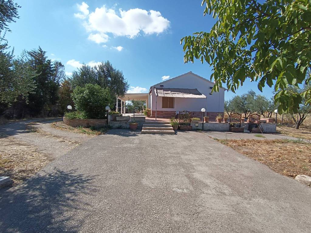 Villa a Foggia in Strada Vicinale Posta Torre Bianca - Foto 4