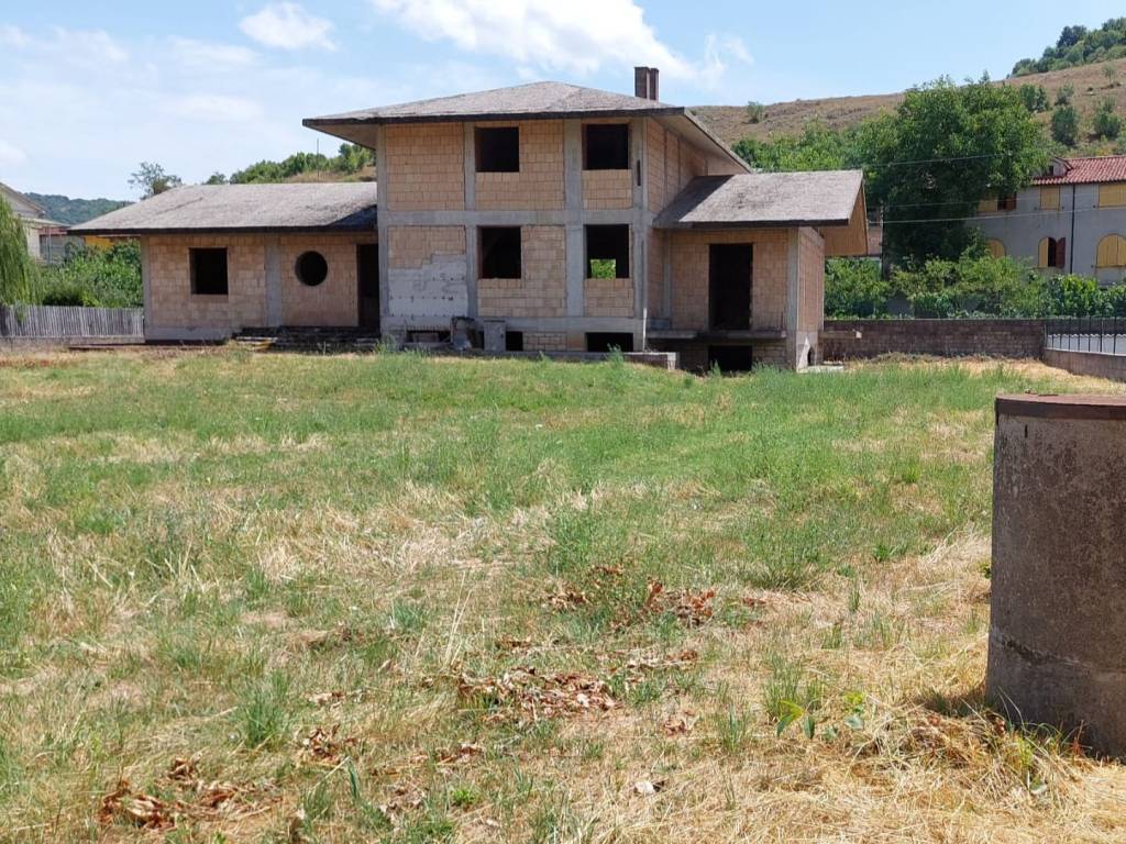 Casa indipendente a Capistrello in Via Santa Barbara - Foto 2