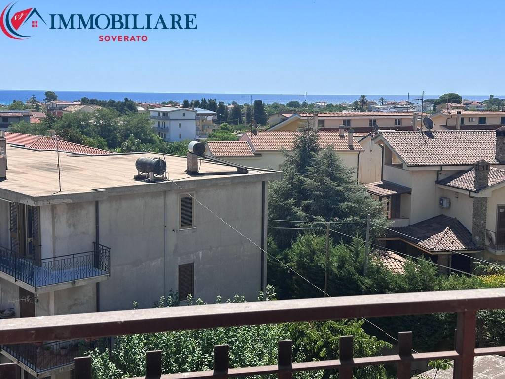 Attico / mansarda a Davoli in Viale Cassiodoro, 47 - Foto 2