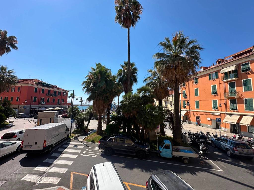 Appartamento a Imperia in Piazza Edmondo De Amicis, 26 - Foto 4