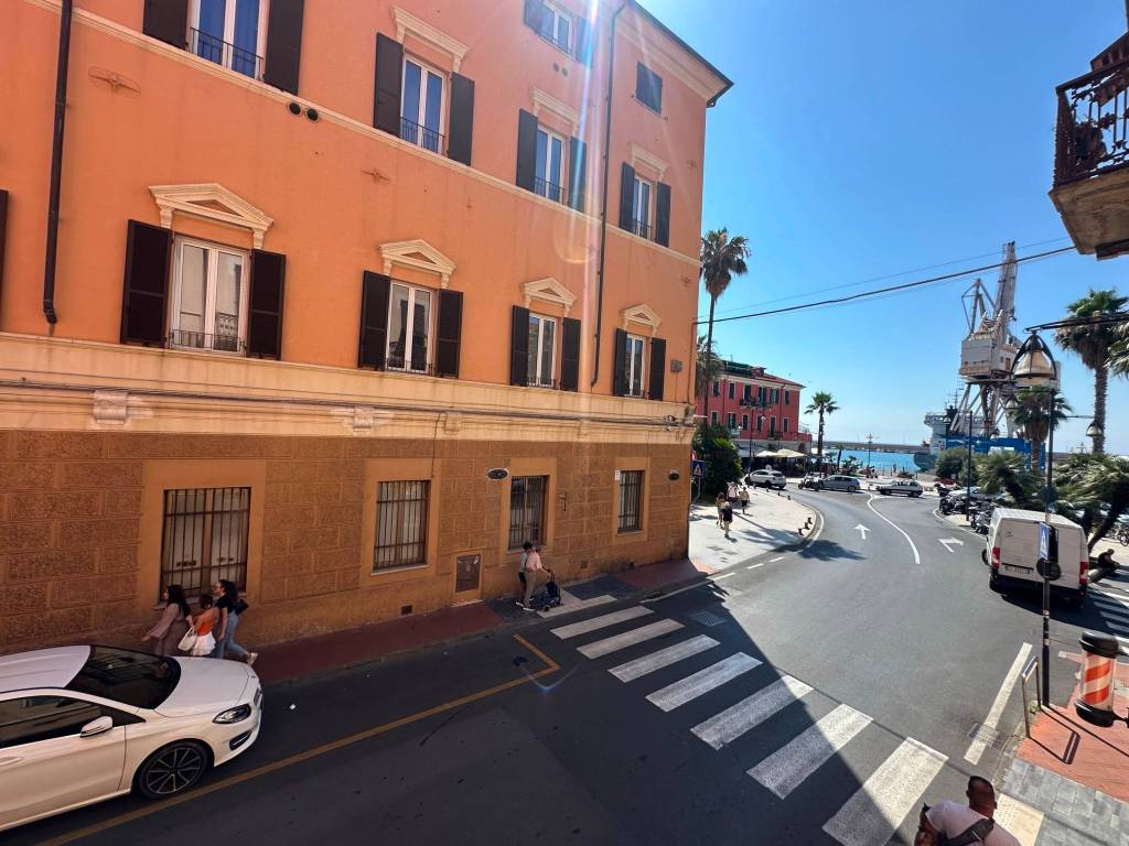 Appartamento a Imperia in Piazza Edmondo De Amicis, 26 - Foto 5