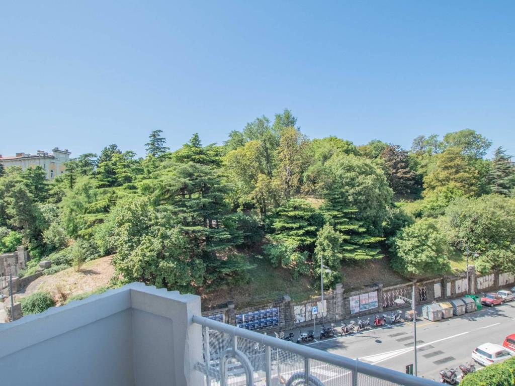 Appartamento a Trieste in Via San Giacomo in Monte, 8 - Foto 2