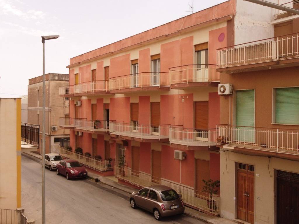 Appartamento a Avola in VIA LA MARMORA, 52 - Foto 2