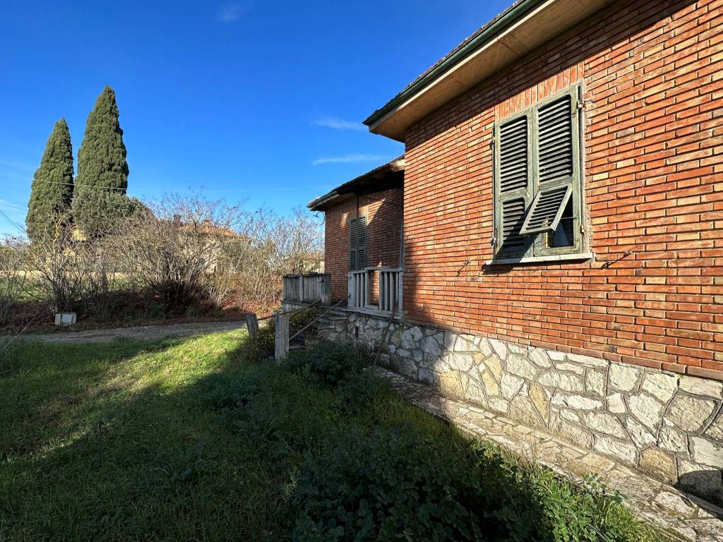 Casa indipendente a Castiglione del lago in Via Fioretti - Foto 2