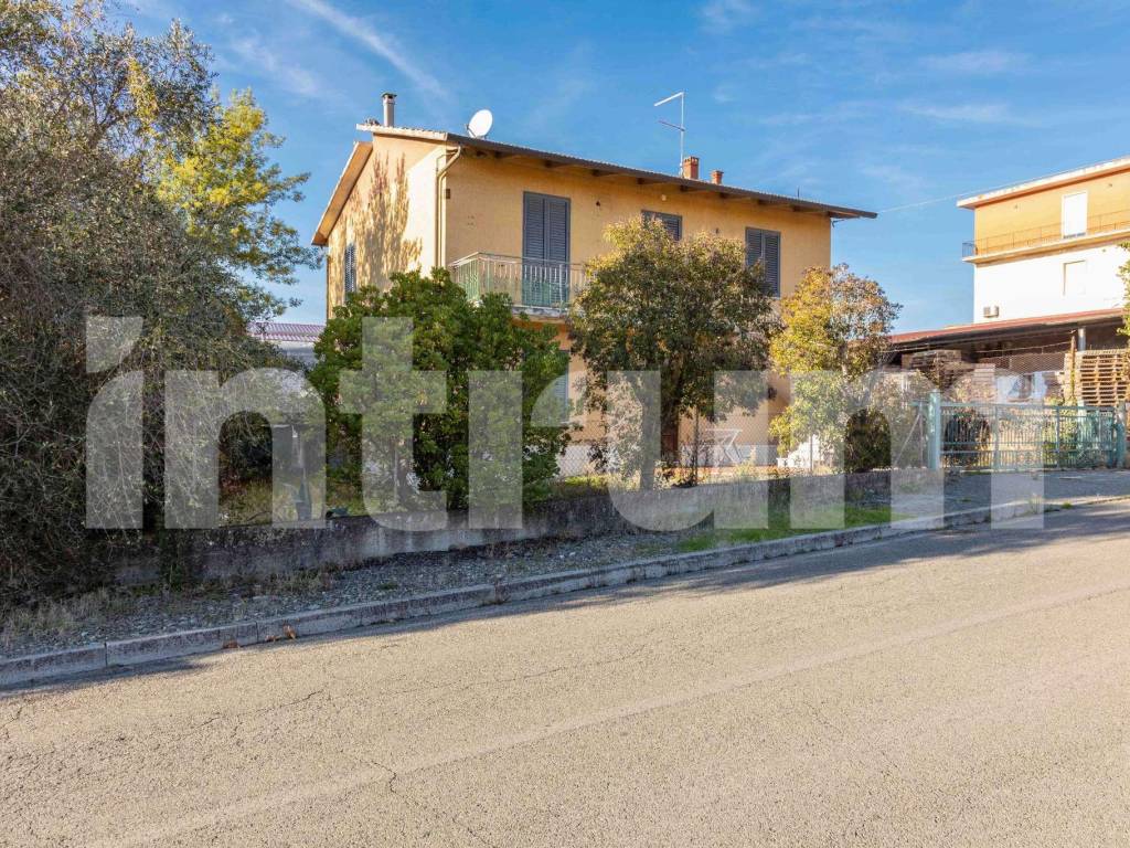 Villa a Castiglion fiorentino in via Gio Batta Brilli 16 - Foto 2