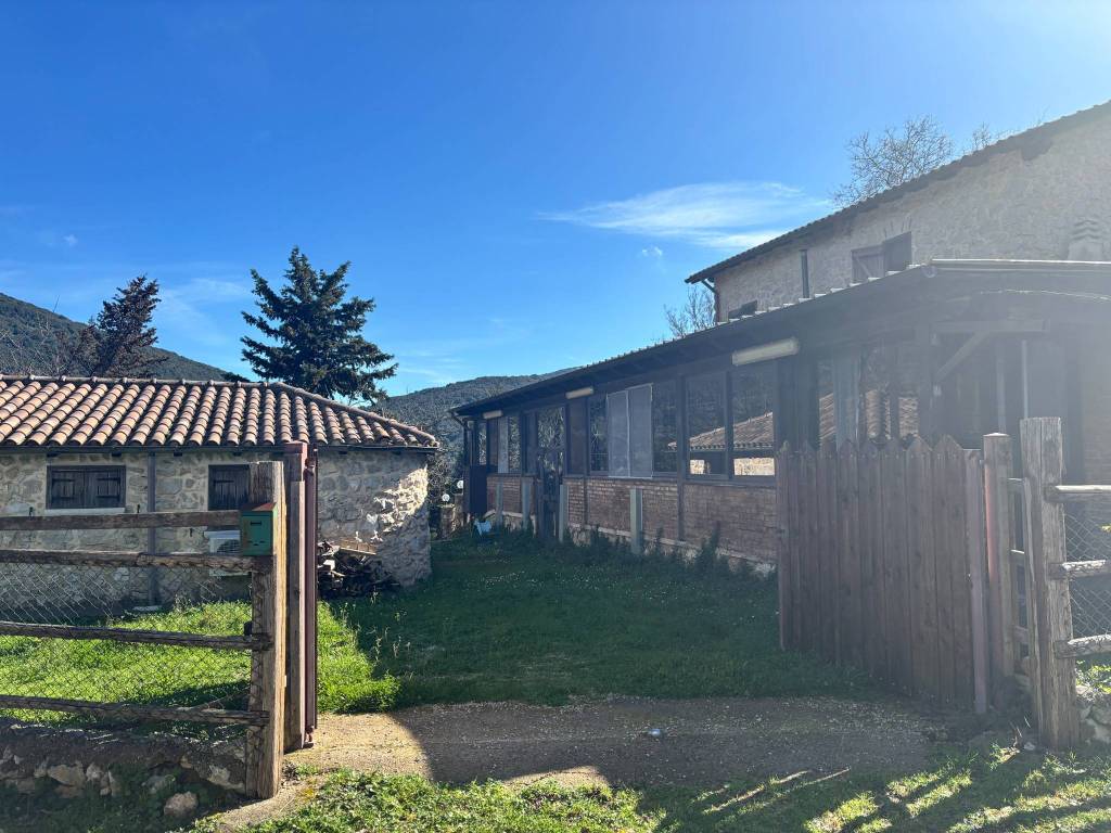 Villa a Terracina in Strada Provinciale Camposoriano - Foto 3