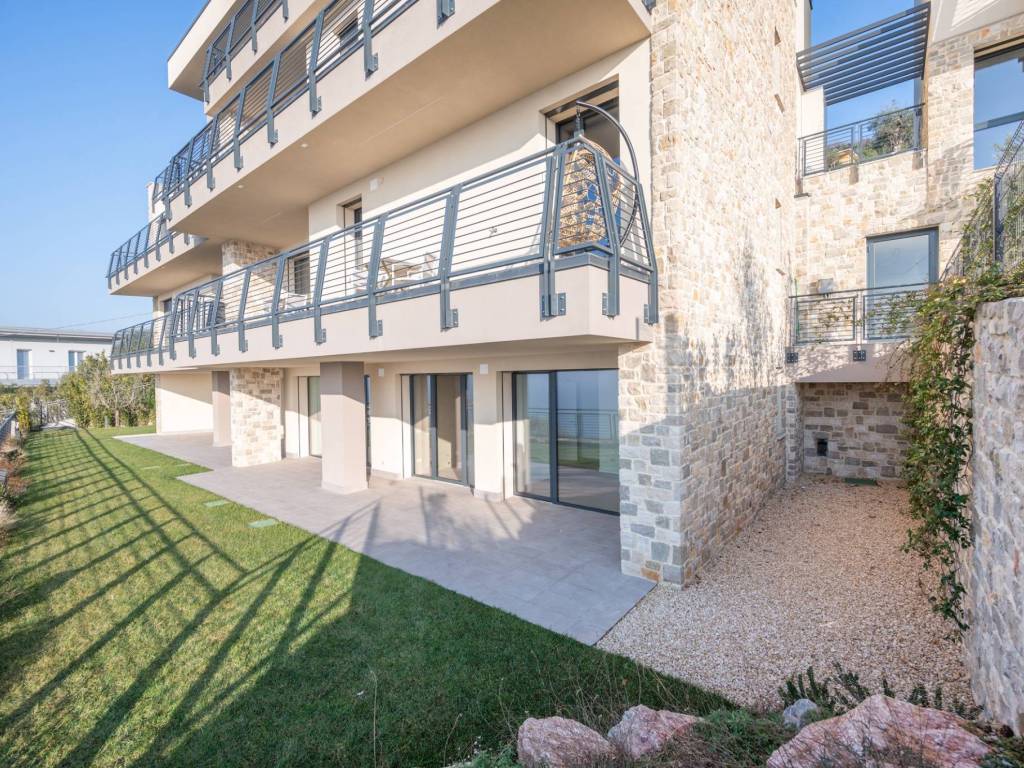 Appartamento a Torri del benaco in Via Vincenzo Bellini - Foto 4