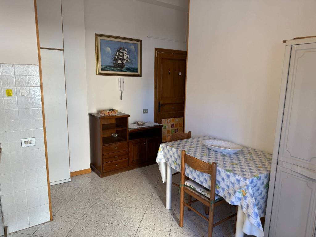 Appartamento a Follonica in Via Lago Maggiore - Foto 5