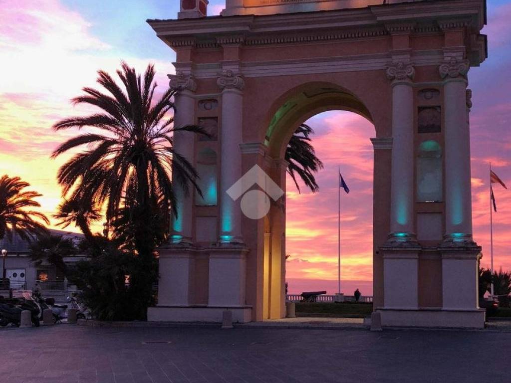 Villa a Finale ligure in Via Lorenzo De Raymondi, 27 - Foto 4